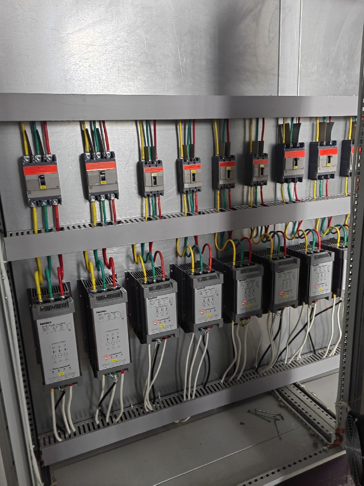 电力调解器负载电压加不上去是什么缘故原由？？？？？？？