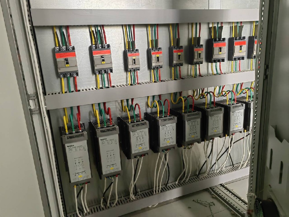 交流电力调解器和直流电力调解器的事情原理有哪些要害区别？？？？？？