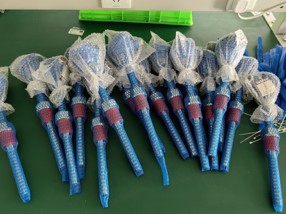 在工业自动化中，，，，，，，热电阻是怎样与控制系统集成的，，，，，，，以实现温度控制和监测？？？？？？