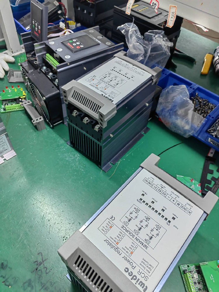 在易燃易爆的危险情形中，，，，，，电力调解器是否具备防爆功效？？？？？或者需要接纳什么特殊步伐？？？？？