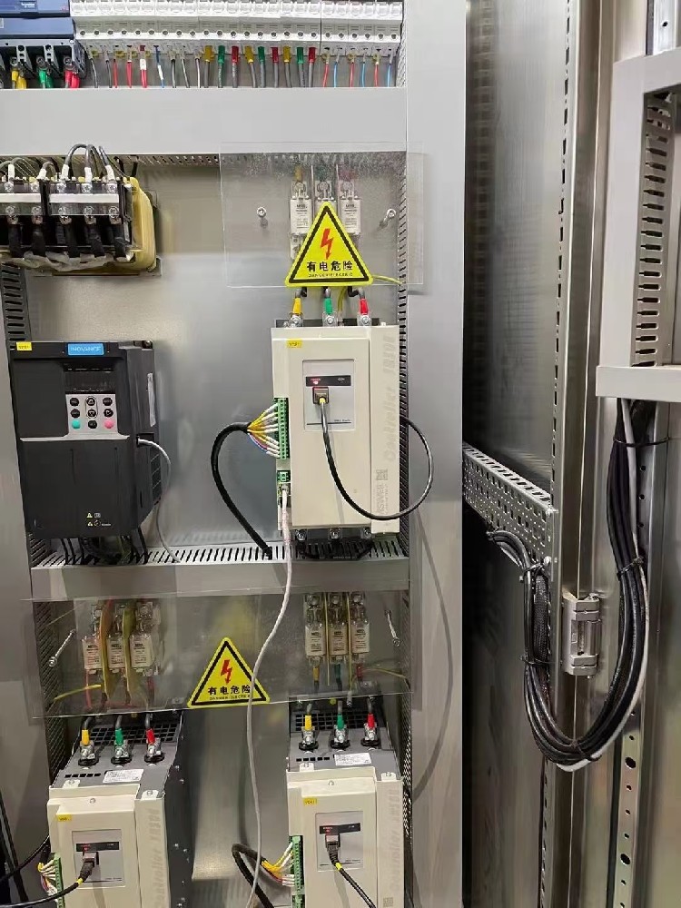 在医疗装备中使用电力调解器，，，，，需要重点关注哪些特殊的清静标准？？？？？？？？