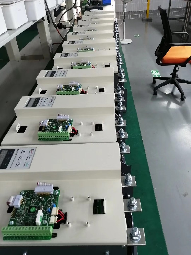 电力调解器与变频器在某些应用场景下功效有重叠，，，，，怎样决议使用哪一个？？？？？？？？